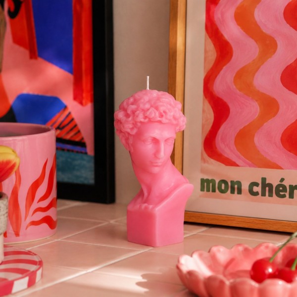 Bougie rose en forme de buste de David