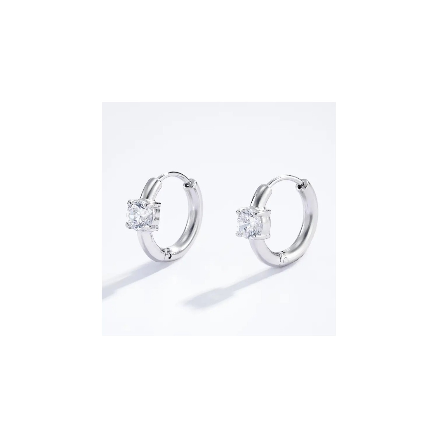 Petites boucles d’oreilles anneaux strass