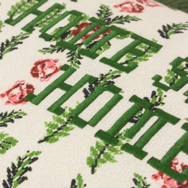 Coussin Home Sweet Home brodé avec volants verts style vintage décoration maison