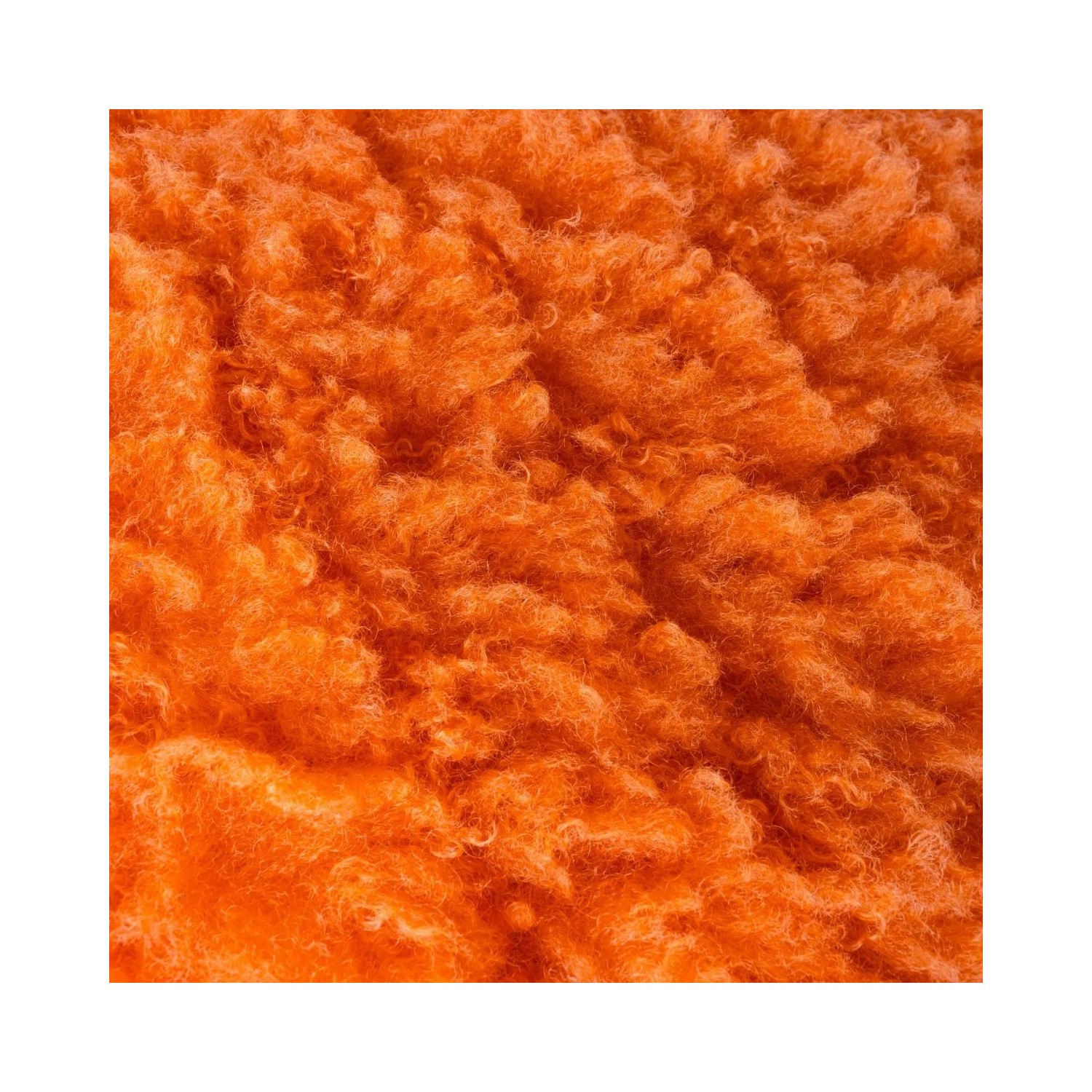 Coussin moumoute orange fluo style rétro décoration intérieure colorée