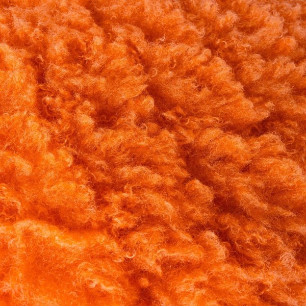 Coussin moumoute orange fluo style rétro décoration intérieure colorée