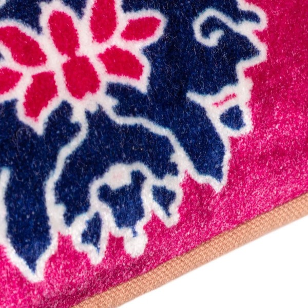 Coussin tigre rose en velours décoration intérieure colorée style rétro