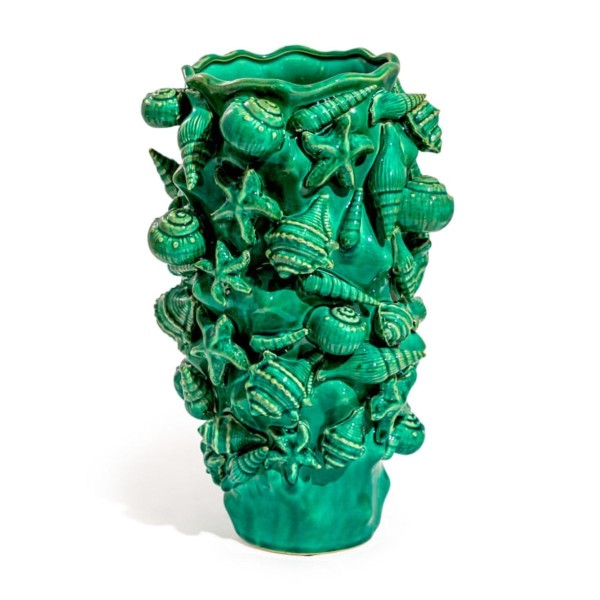 Vase XXL en céramique verte décoré de coquillages et d’étoiles de mer en relief, objet décoratif sculptural esprit bord de mer