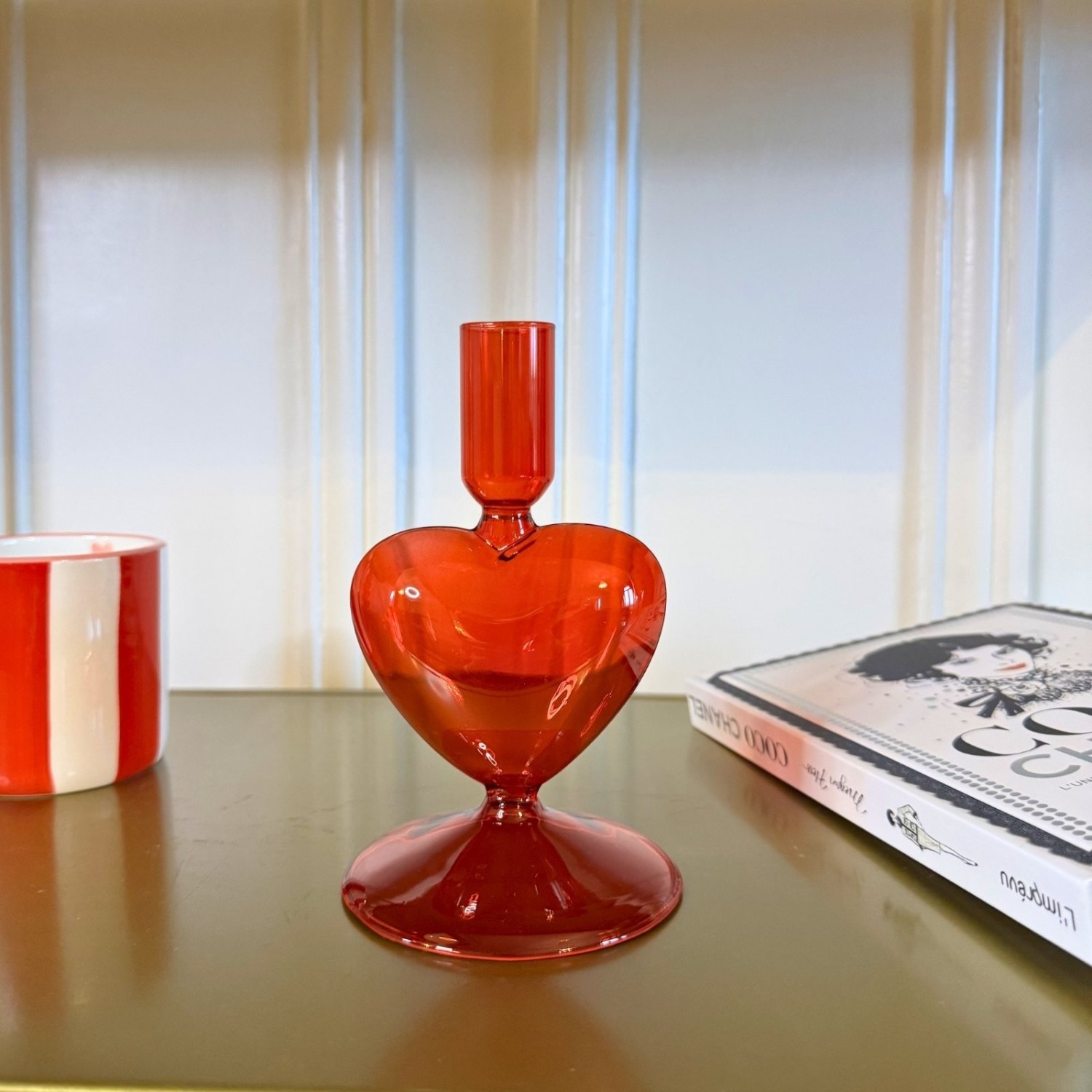 Bougeoir cœur en verre rouge
