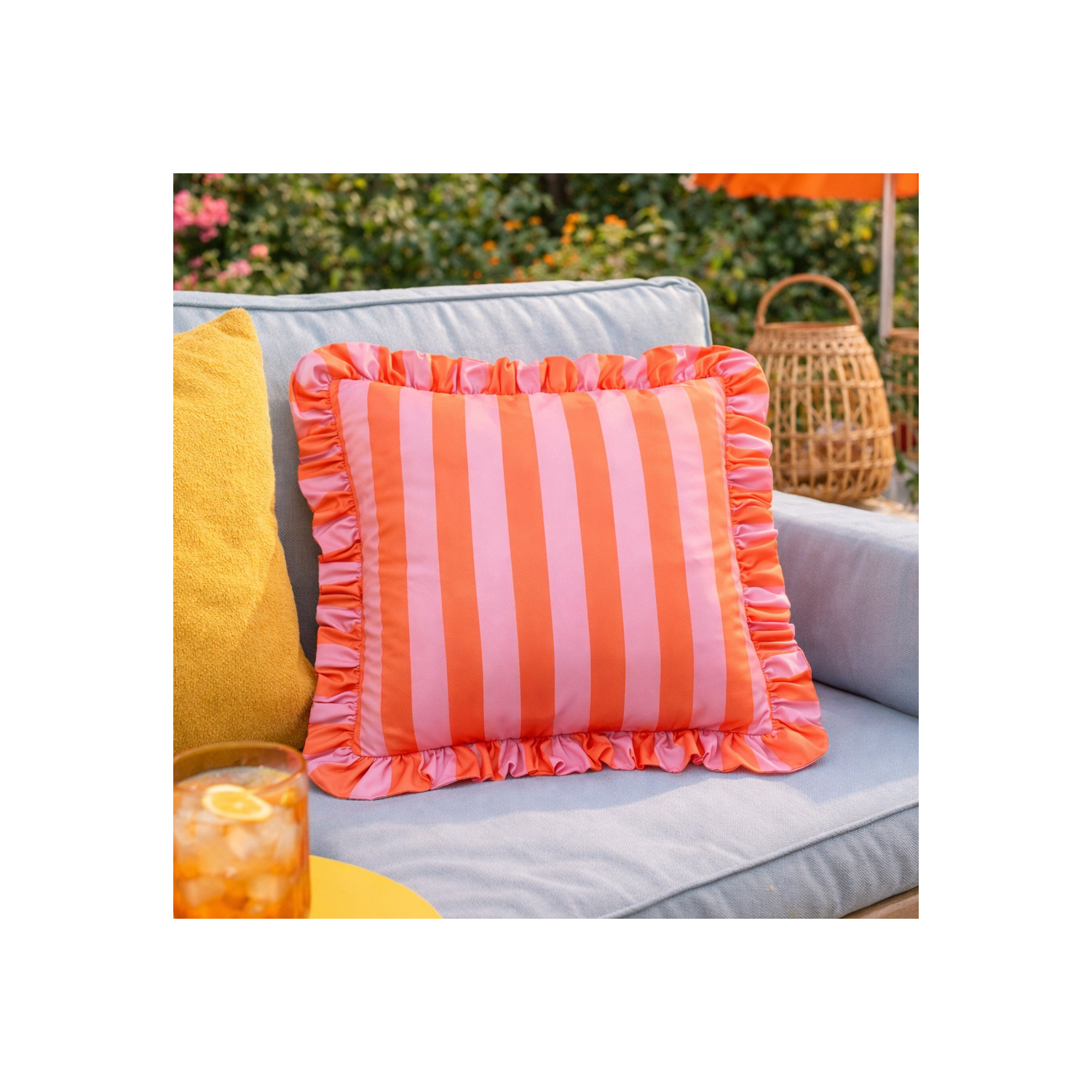 Coussin d’extérieur Palm Royale Stripe rose et orange