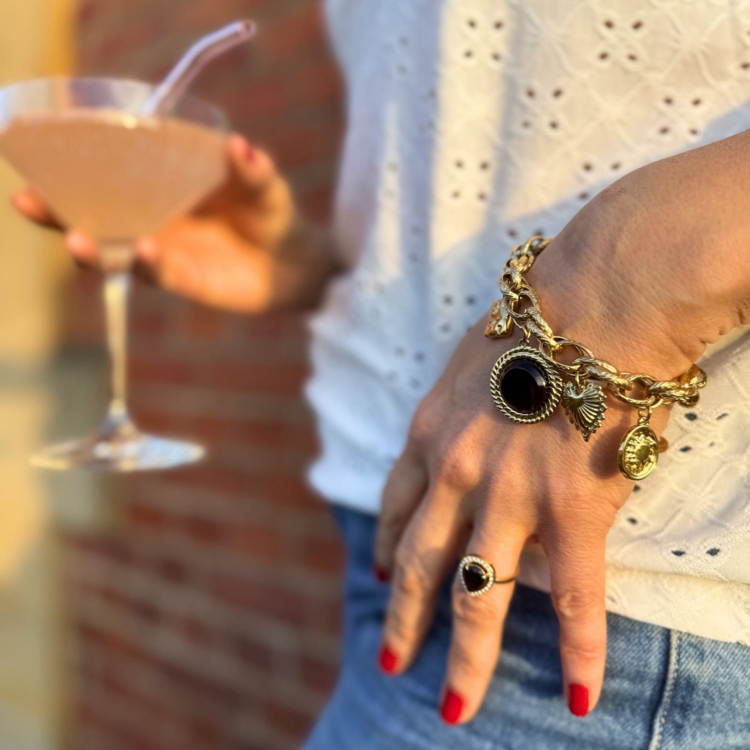 Bracelet chaîne breloques acier inoxydable doré et bordeaux Aria