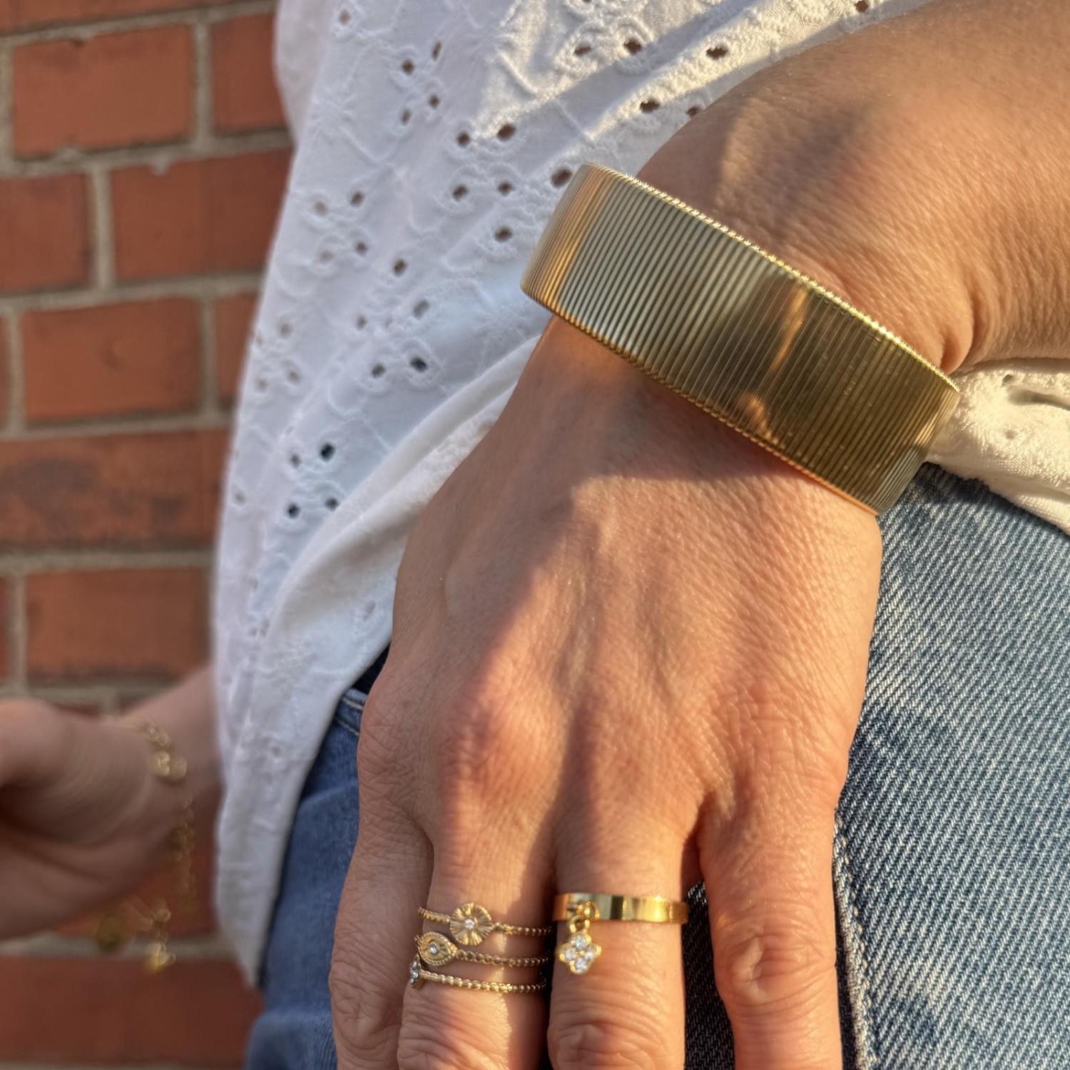 Bracelet jonc doré texturé