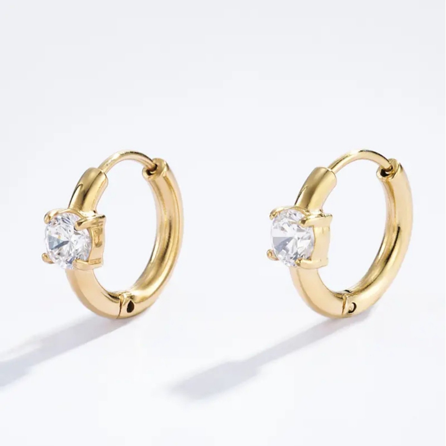 Petites boucles d’oreilles anneaux strass