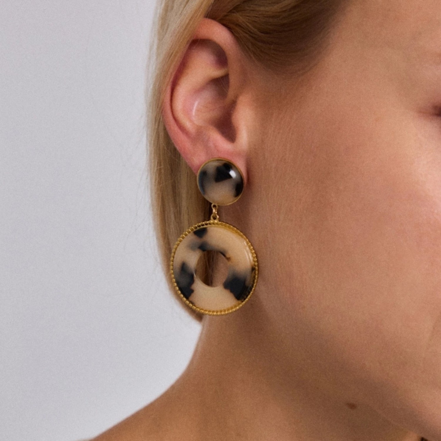 Boucles d’oreilles pendantes écaille dorées