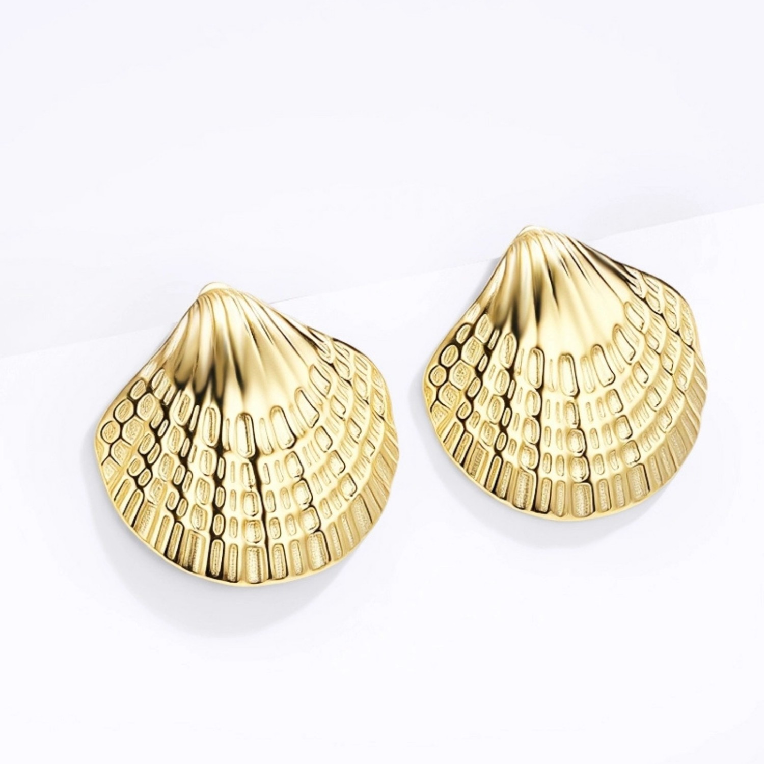 Boucles d’oreilles coquillage dorées