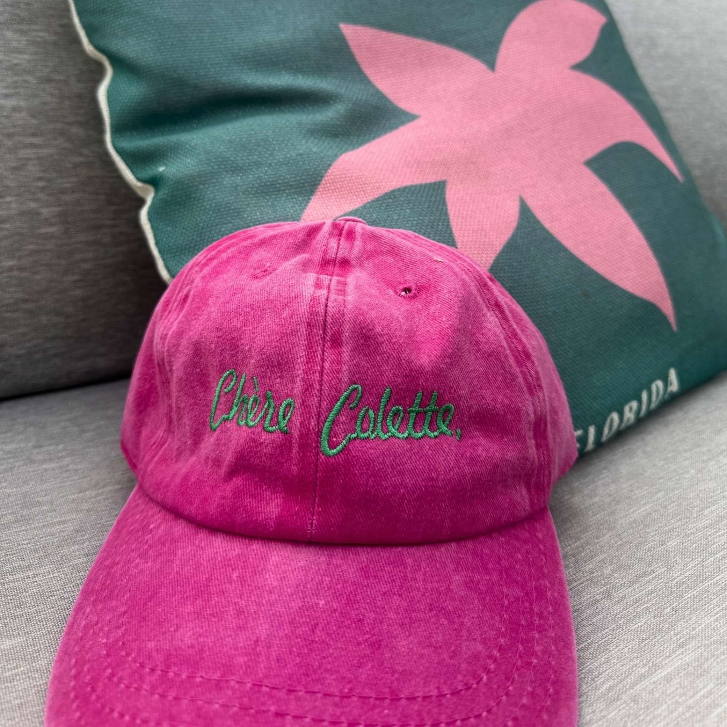 Casquette brodée Chère Colette fuchsia délavé