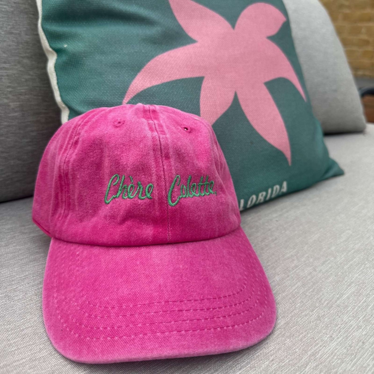 Casquette brodée Chère Colette fuchsia délavé
