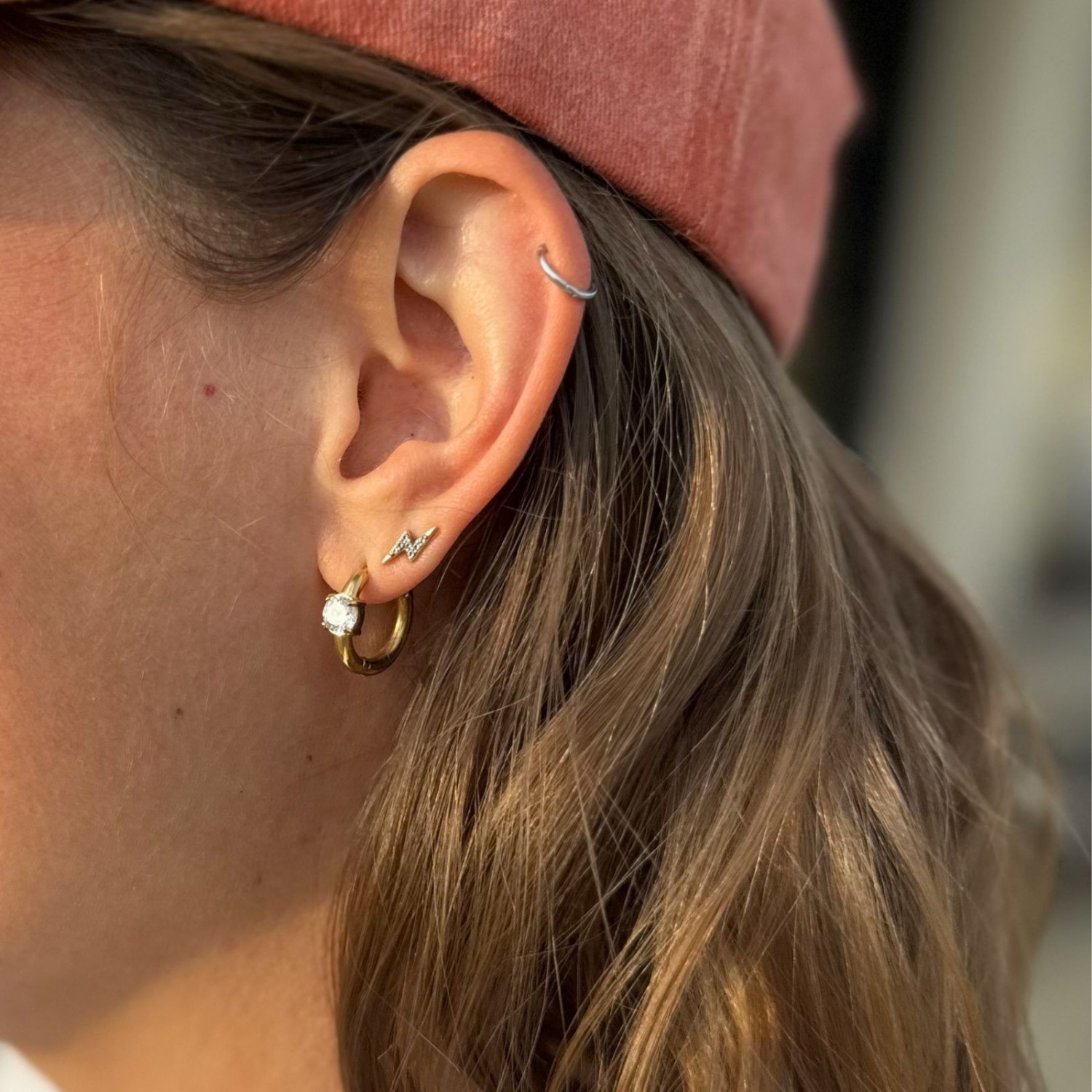Petites boucles d’oreilles anneaux strass