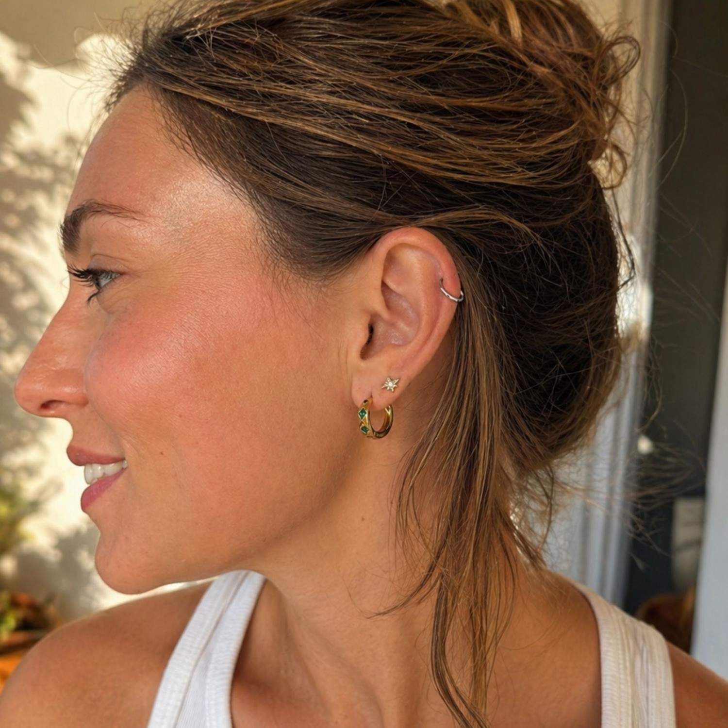Petites boucles d’oreilles anneaux strass verts